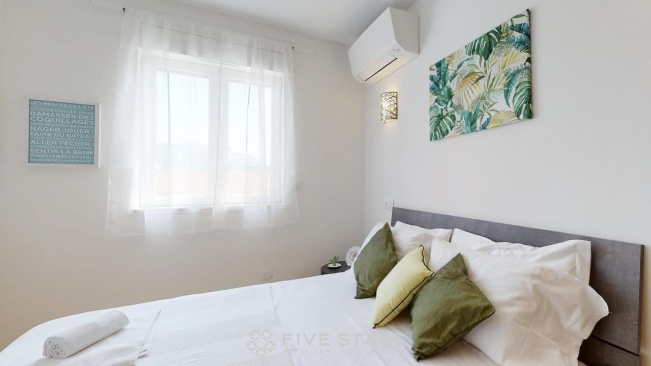 Appartamento Zhara Five Stars Holiday House - Generale *